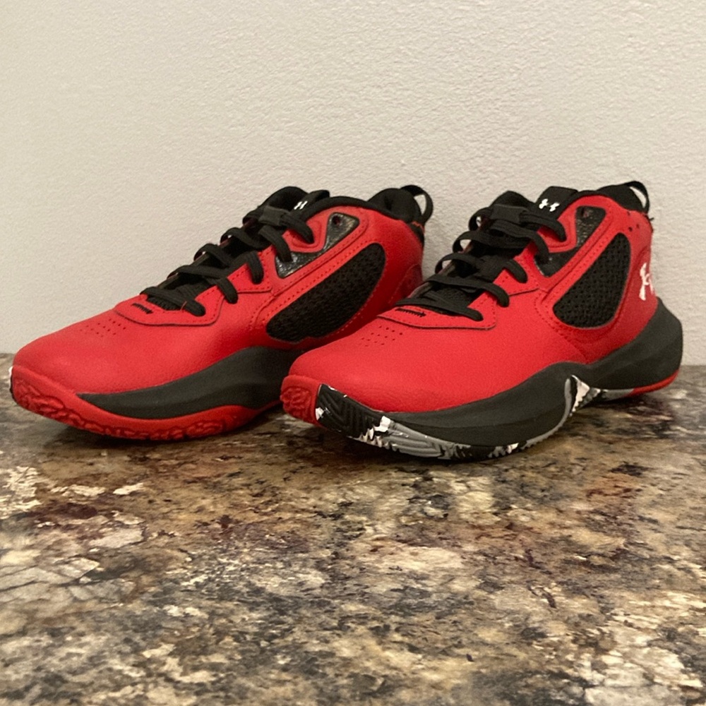 Under Armor 4.5Y Lockdown 6 Basketball Shoes